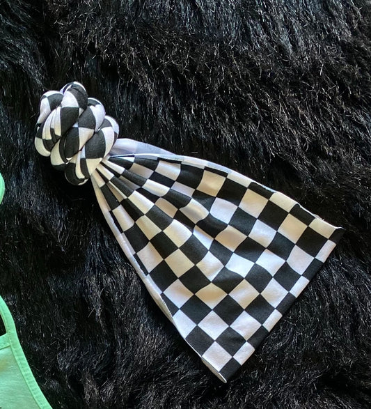 Checkered velvet bows